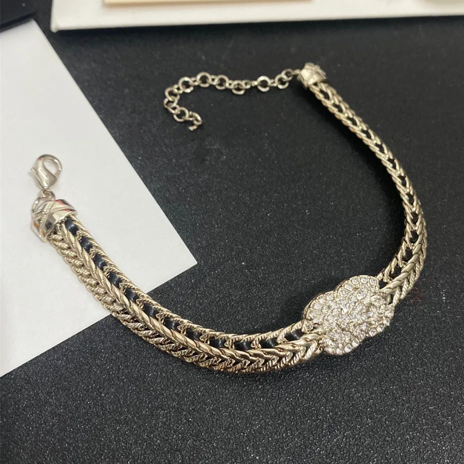 2024 Europe et États-Unis nouveau bracelet de perles haut de gamme tempérament classique féminin tous les ornements de main sertis de diamants de mode