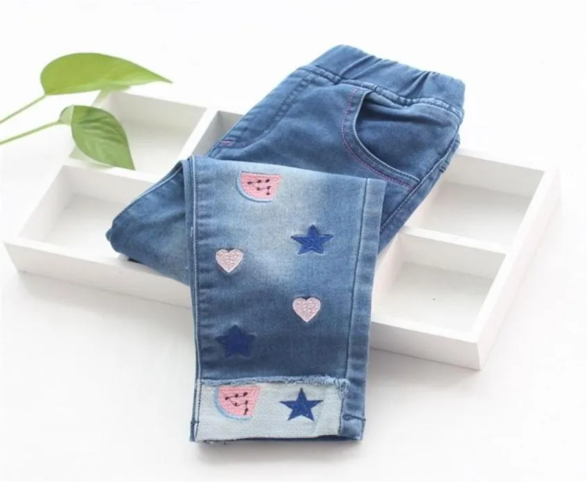 Nieuwe Mode Meisjes Borduren Denim Jeans Baby Zachte Katoenen Jeans Kinderen Lente Herfst Casual Broek Kind Elastische Taille Broek 201206496018