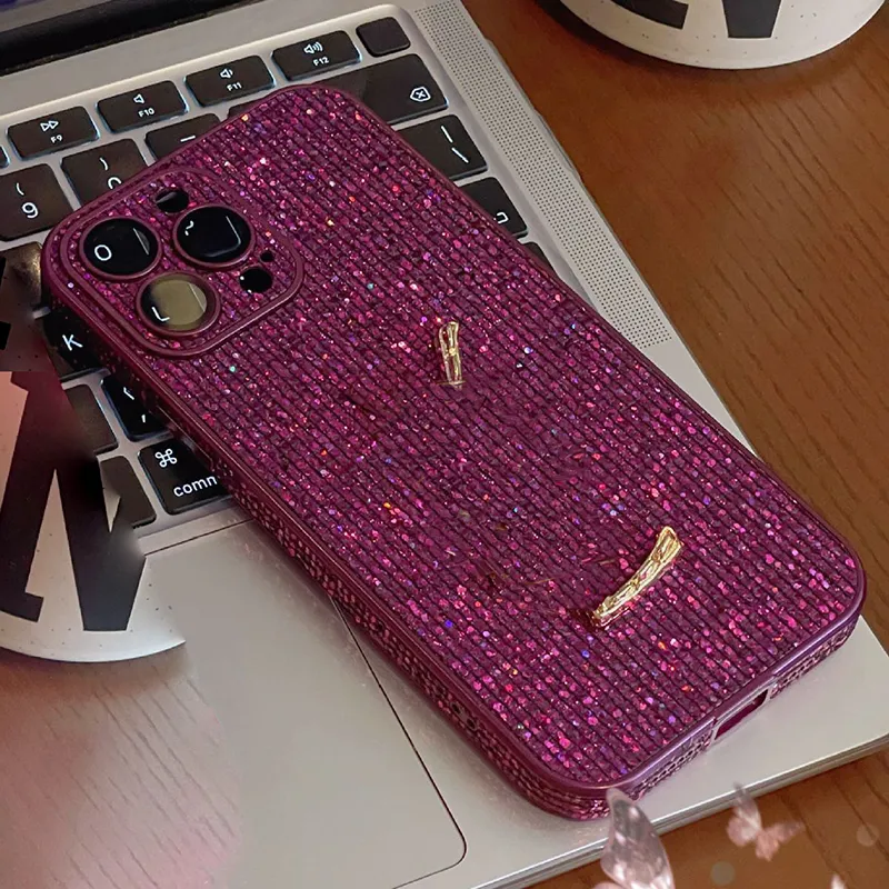 iPhone 15 Pro Max Designer Glitter Telefon Hülle für Apple 14 plus 13 12 Luxus Bling Diamond Stumper Schützlinsen Film Hardware Back Cover Coque Fundas Purple