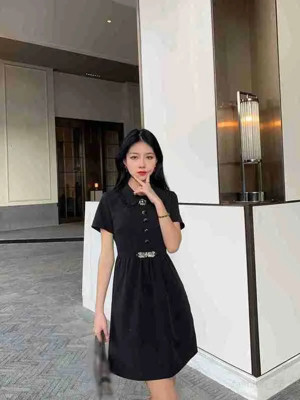 Designer Shenzhen Nanyou High-End Miu Home Summer High-klass Dekorativ Buckle Fold Lapel Design Dress Vx3i