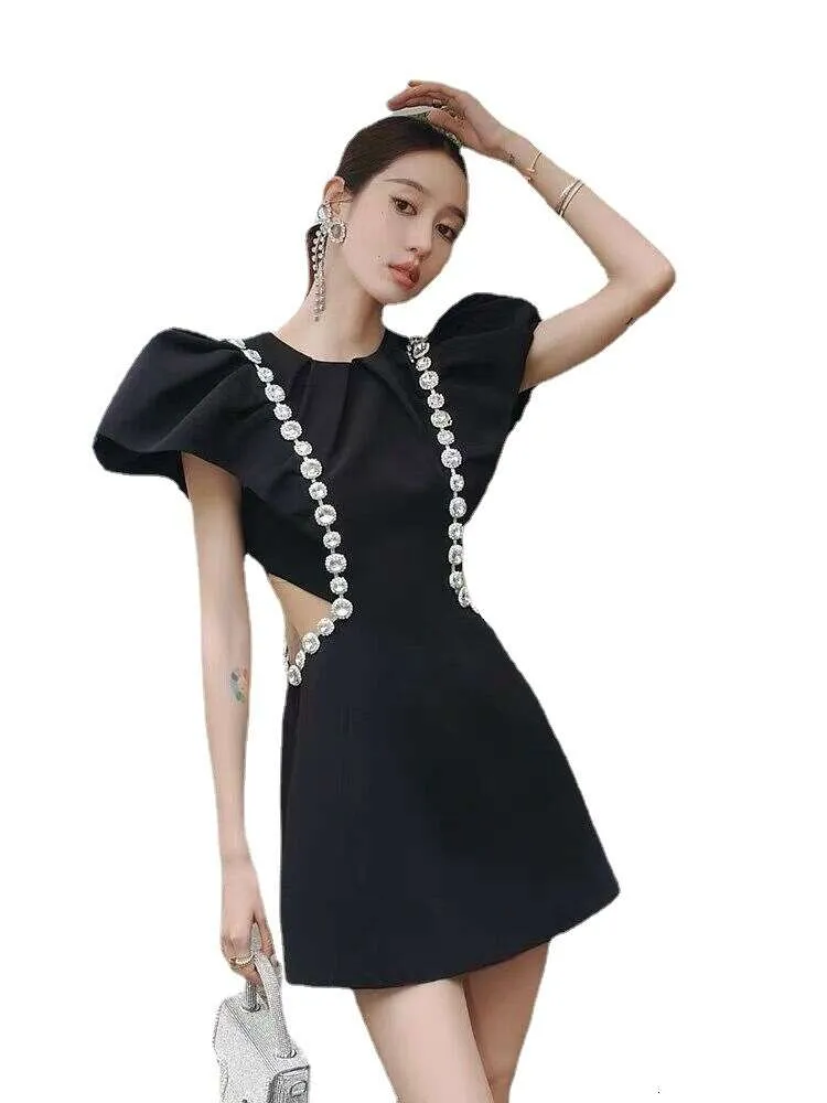 Robe de niche haut de gamme Candy Power pour printemps et été, petite robe pouvant être portée en semaine, jupe moelleuse légère de style féerique de luxe, robe noire