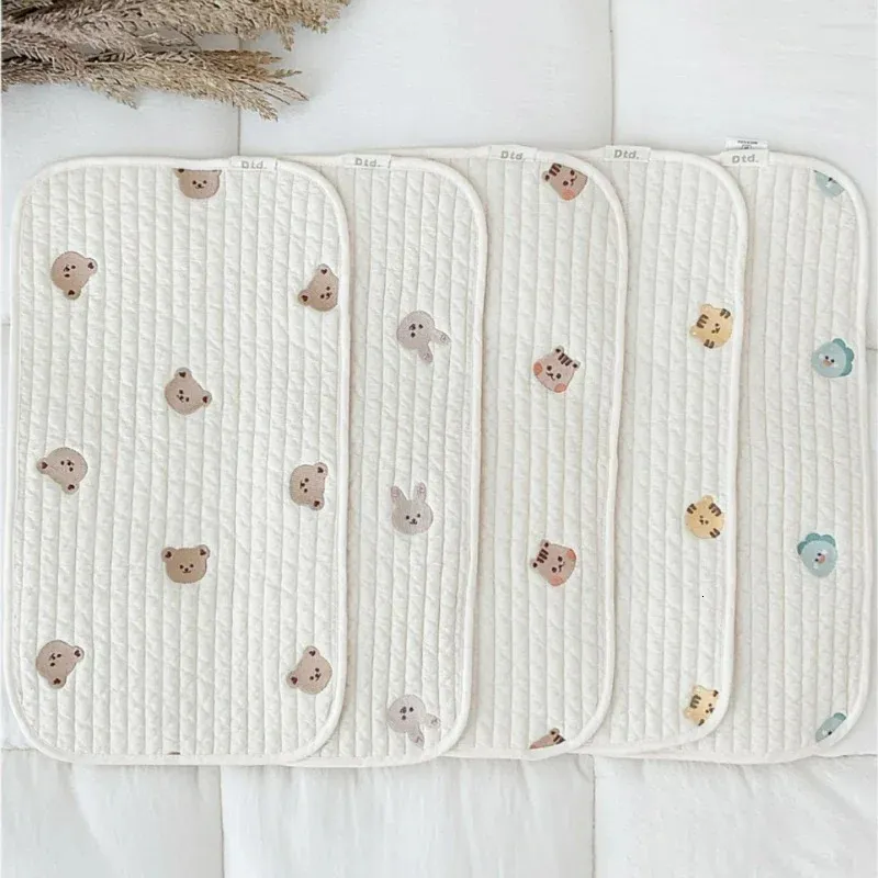 Cute Bear Cotton Muslin Cloud Pillow Baby Anti Vomiting Pillow Pad Gauze Towel Infant Flat Pillow Bedding Babies Accessories0-6M 240228