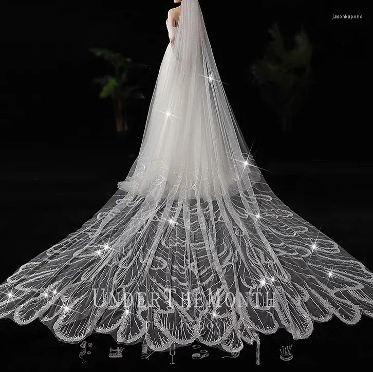 Voiles de mariée Bling Sparkly Blanc Longue Cathédrale Luxueux Brillant Appliqued Paillettes De Mariage Avec Peigne Design Haut De Gamme