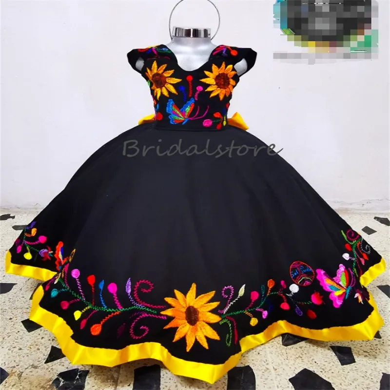 Black Mexican Flower Girls Dresses 2024 Kids Vestidos De Quinceanera Mexicanos Sunflower Embroidery Pageant Girls Dress Bow Halloween Caramuza Toddler Dress