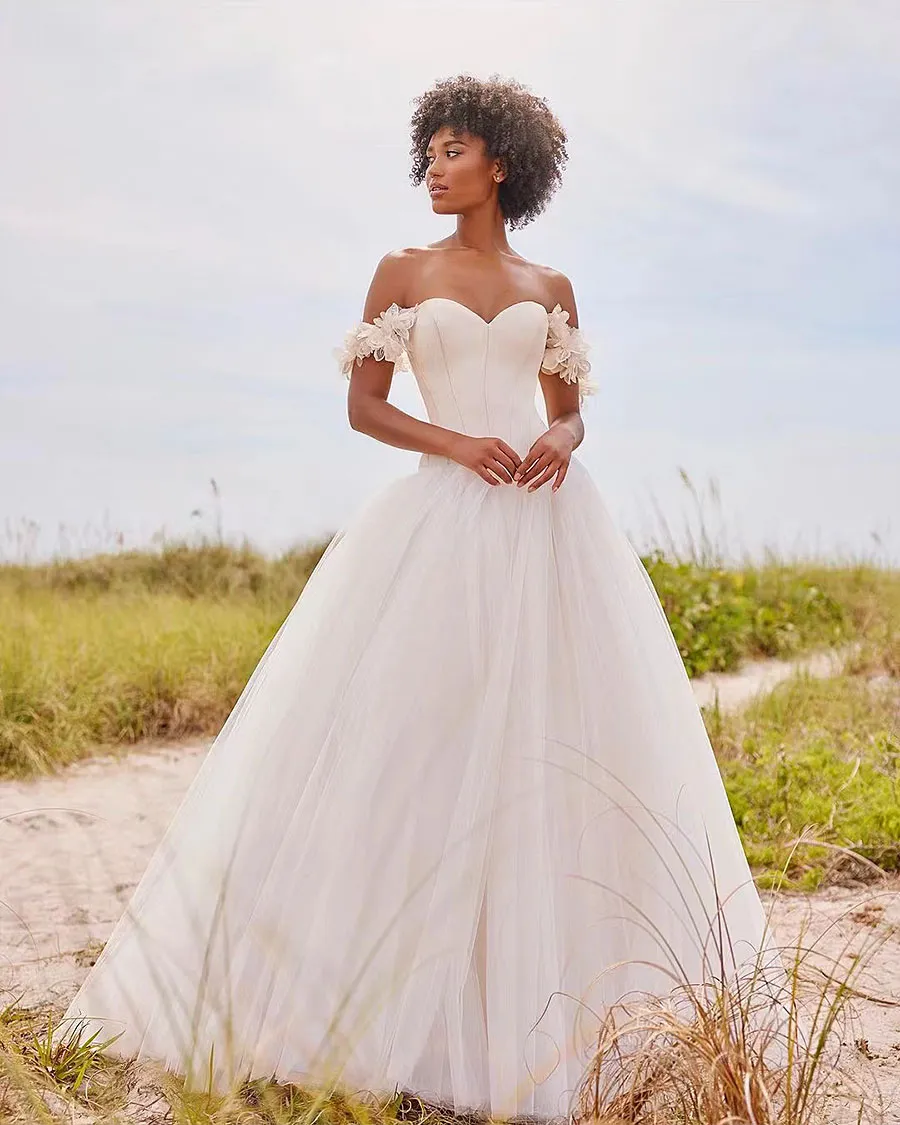 A Line Bridal Gowns Plus Size Off Shoulder Corset Wedding Dress Sweetheart  Tulle Chiffon Backless Wedding Gown