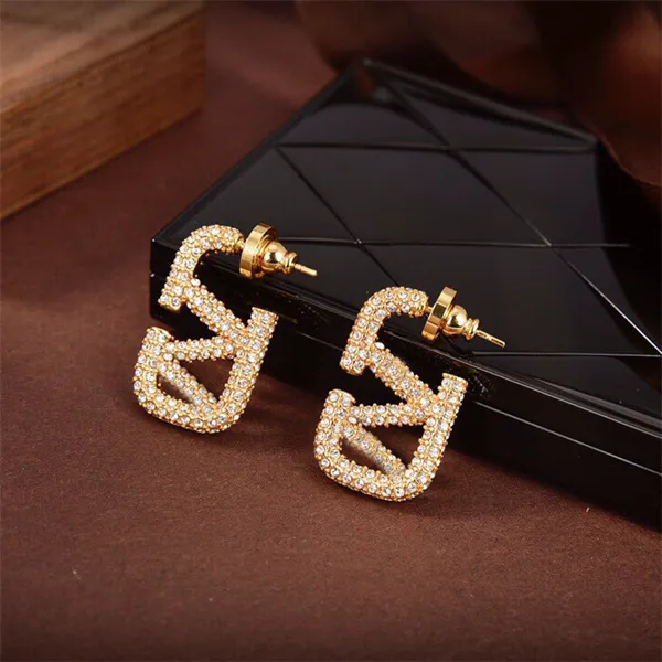 Woman Charm Earrings V Earing Designer Valentinolies Stud Pearl Orecchini Fashion Luxury Gold Silver Vlogo Jewelry Hoop Women Ohrringe 1451