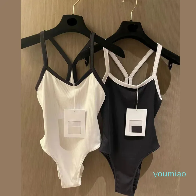 Tasarımcı Kadın Mayo Örme Bir Parça Mayo Seksi Siyah Beyaz İki Tonlu Dış Giyim Plaj Takım Yüksek Lüks Bikini Elmas Dikiş