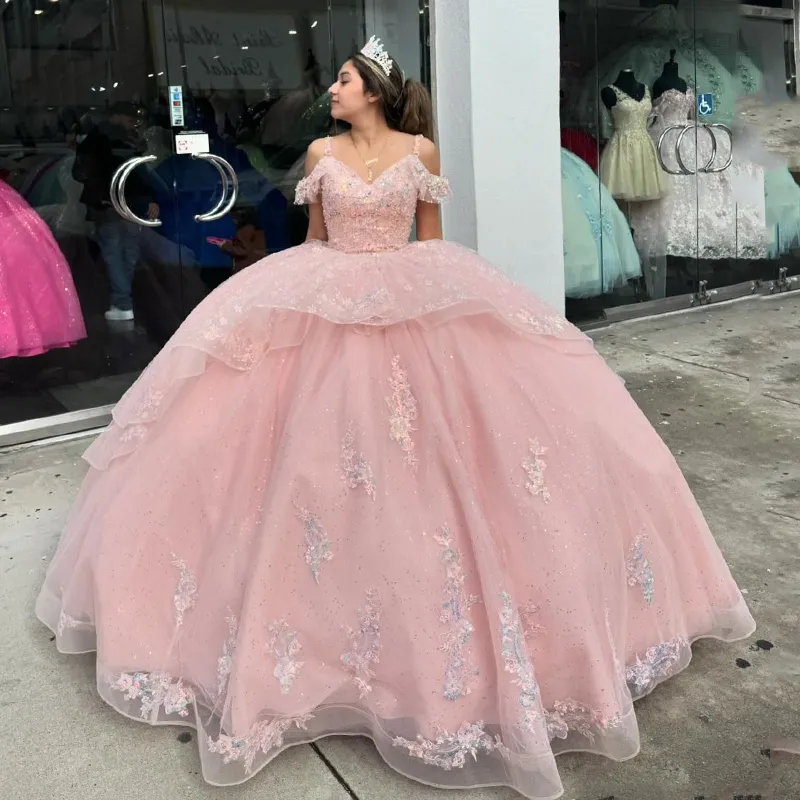 Rosa glänsande quinceanera klänningar för 15 år bollklänning sexig v hals från axeln applikation spets tull lång fest klänning för flicka