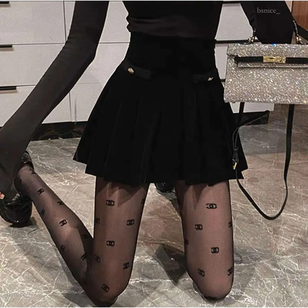 23SS F/C/B/T/G Designer Channel Sexig spetsstockar Tights Kvinnor Fashion Thin Leggings Mesh Cucci Soft Breattable Hollow Textile Letter Black Silk Socks 845