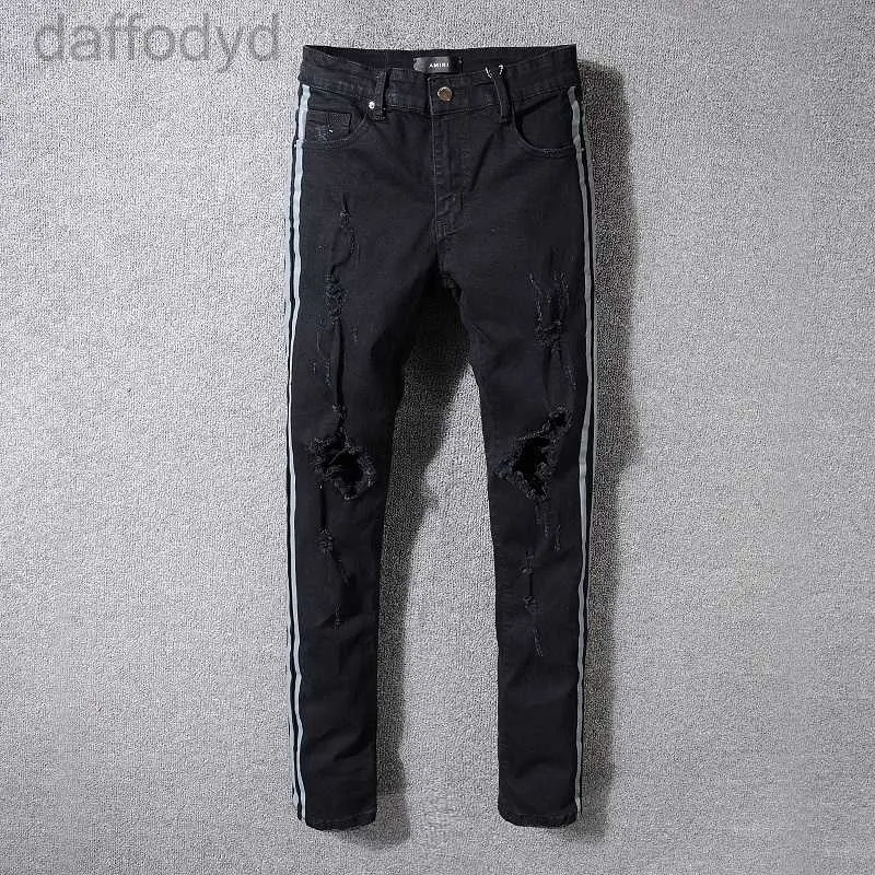 Jeans da uomo Striscia laterale con foro da uomo Skinny Nero Designer Distintivo effetto invecchiato Slim Fit Motociclista Strappato Mendicante Pantaloni denim Hip Hop 5332 240305