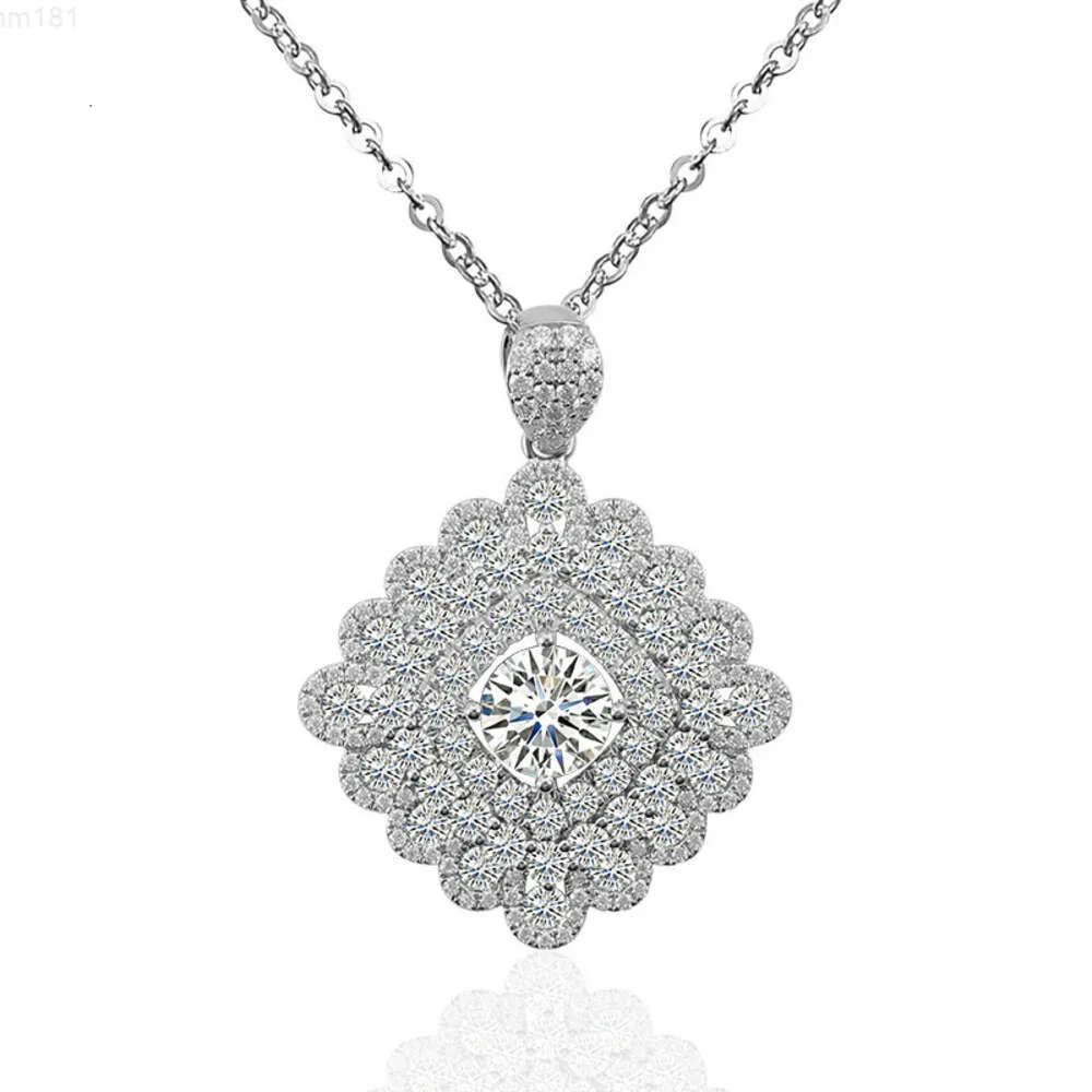 Mode smycken halsband Anpassa VVS Moissanite Diamond Pendant 18k Guldpläterade diamanter Hot Sale Chain Halsband för bröllop