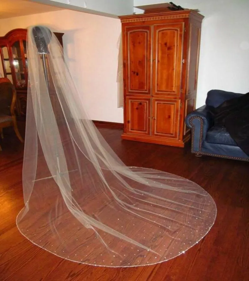 2016 Sparkly OneLayer Voile De Mariée Cathédrale Longueur Tulle Strass Voiles De Mariage Bord Perlé Blanc Ou Ivoire Bride039s Voile H8215057