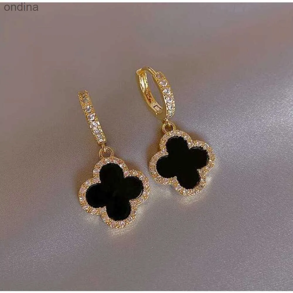 Stud Stud Designer Boucles d'oreilles Trèfle à quatre feuilles pour femmes Senior Classique Petit vent parfumé Boucles d'oreilles New Clover Ear Ring 18k Gold Light Luxury Mens Bijoux Femme 240306