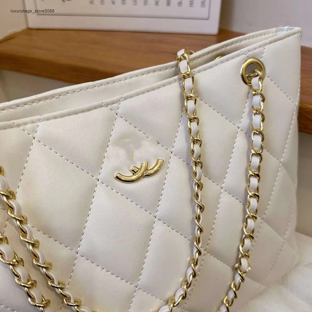 Designer Fashion Handbag for Women New Trend Chain Small Square Bag Korean Version Versatile One Shoulder Crossbody
