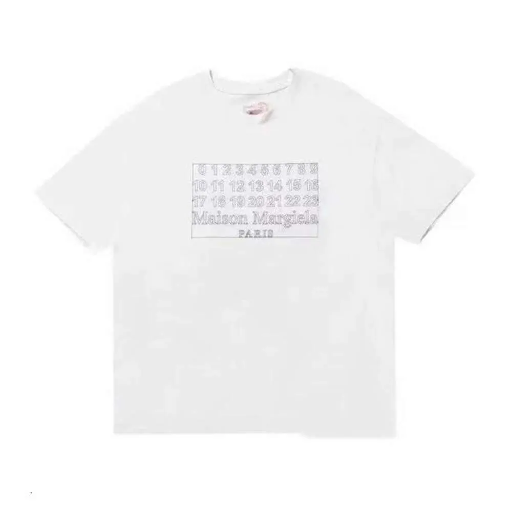 Margiela T Shirt Men Shirits Przyczynowy druk designerski T-shirt oddychający bawełniany krótki rękaw MM6 Summer Fashion Tshirt Efekt 651 426