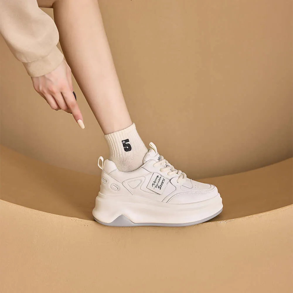 Semelles épais décontractées 3233 Cuir Coréen Taille authentique Small Blanc pour les femmes avec des lacets et des couleurs bloquant les chaussures de papa hauteur 299