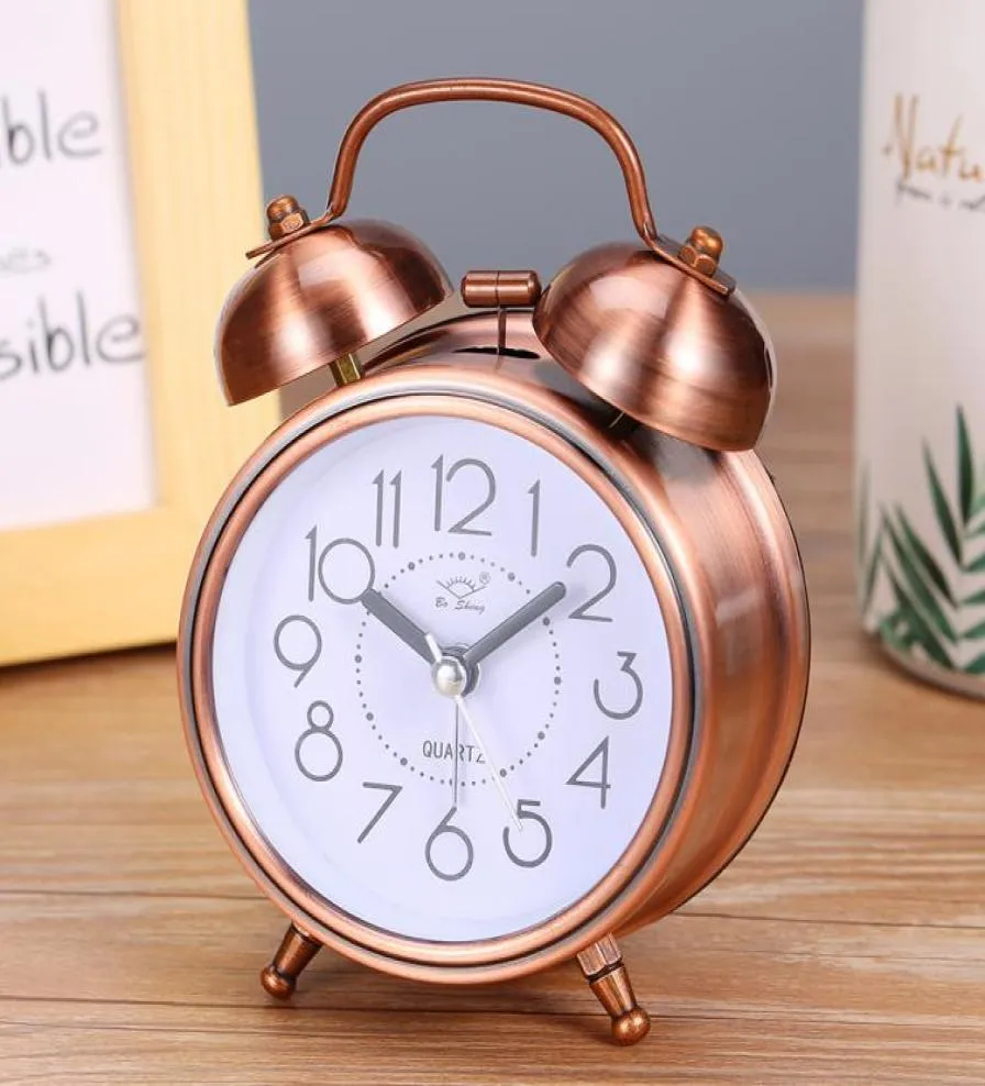 Creative Clock Clock Vintage Retro Silent Pointer Clocks لعب الجرس بصوت عالٍ على مدار الساعة مع ديكور منزلي بجانب السرير الفاتح 1711359