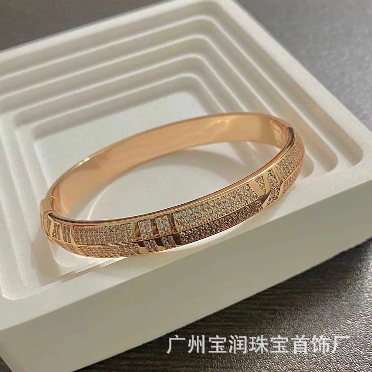 Bracciale digitale romano CNC in oro versione alta tiffay caldo con diamanti pieni di moda, lusso leggero e senso avanzato P1TT