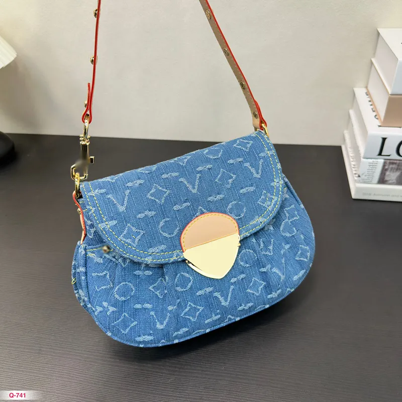 Designer vintage feminino Velho Denim Denim Bolsas de ombro azuis azuis Bolsas de flap de couro clássicas Bolsas de crossbody Bolsas de grande capacidade