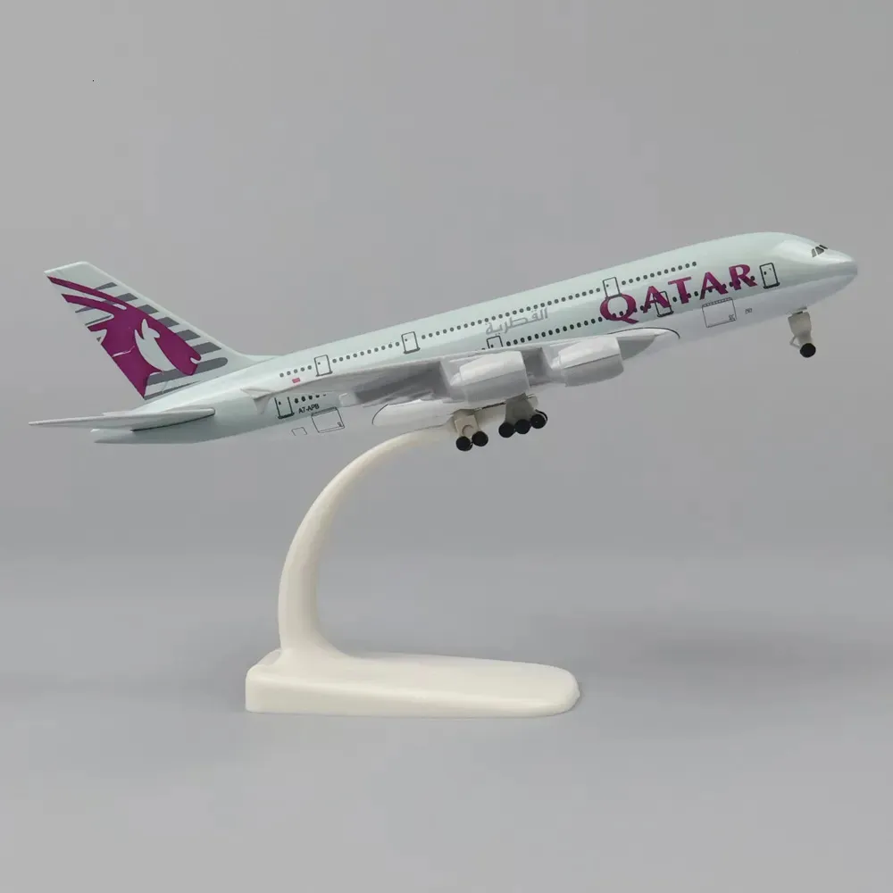 Metal Aircraft Airliner Model 20cm 1 400 Qatar A380 Metal Reploy Material Material Material Simulation Boy Gift Toysibles 240229