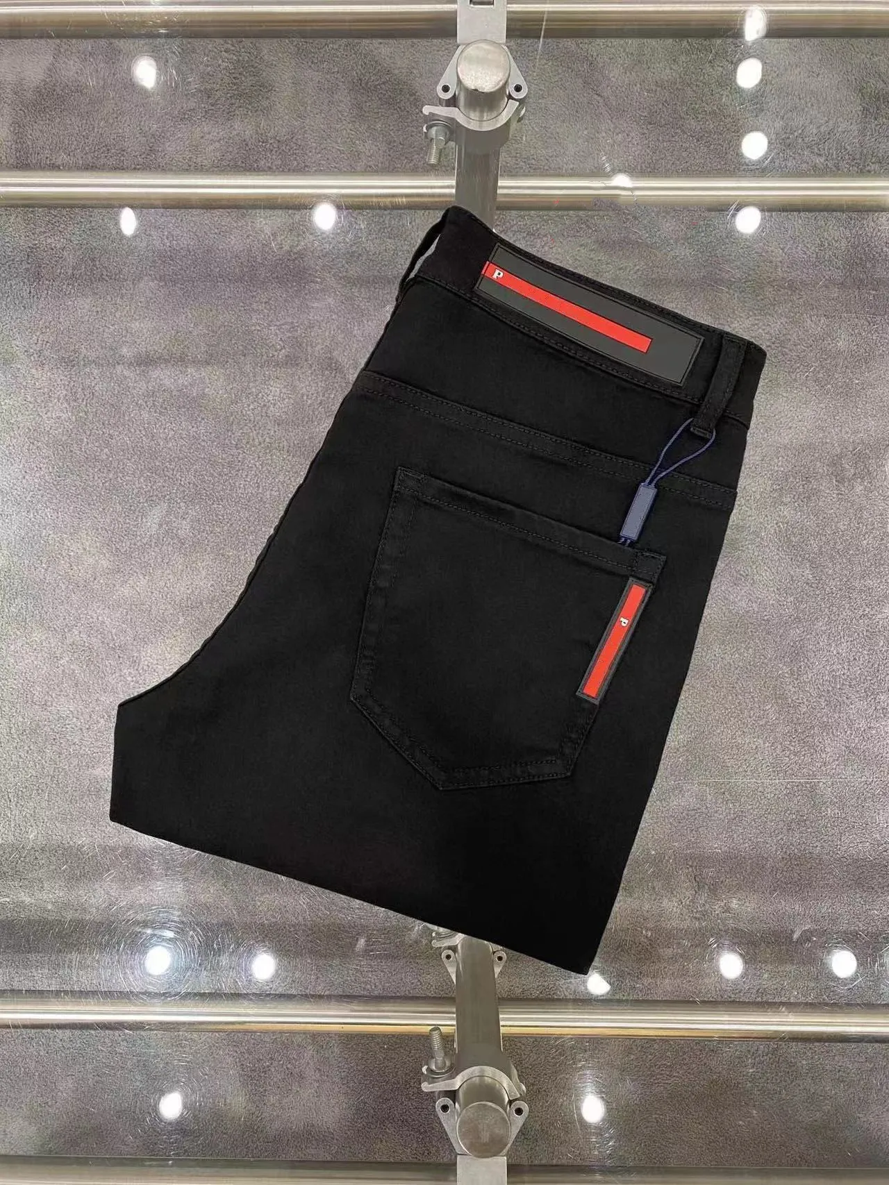 Designers de luxe Mode Jeans pour hommes Pantalons en denim de créateurs Jeans violets Tendances haut de gamme Pantalon de motard en détresse Pantalon de moto Hip Hop Rock Jean de qualité