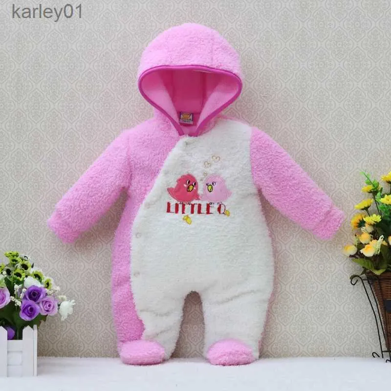 Footies Coral Fleece Baby Rompers for 0 to 12 Months Warm Newborn Suits Button Long Sleece Four Seasons Hooded Footies YQ240306