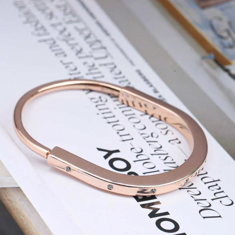 Projektant Tiffay Lock Bransoletka Women Hot Collection Bejdia Lampka Luksusowa moda galwanizowana 18K Rose Gold