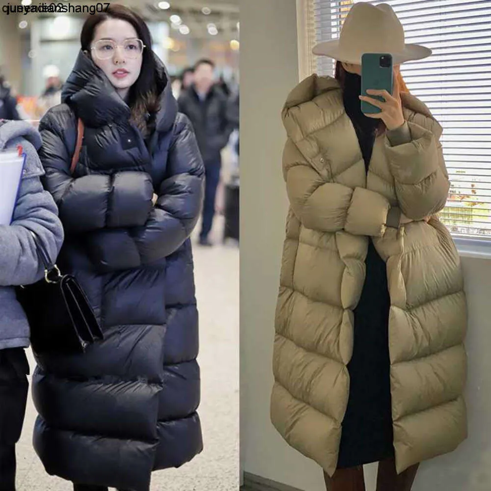 Kadınlar Aşağı Parkas Kore versiyonu Uzun Diz Uzunluk Dişi Li Qin Aynı Gevşek ve Zayıflama Beyaz Ördek Aşağı Kapşonlu Ceket Trendi