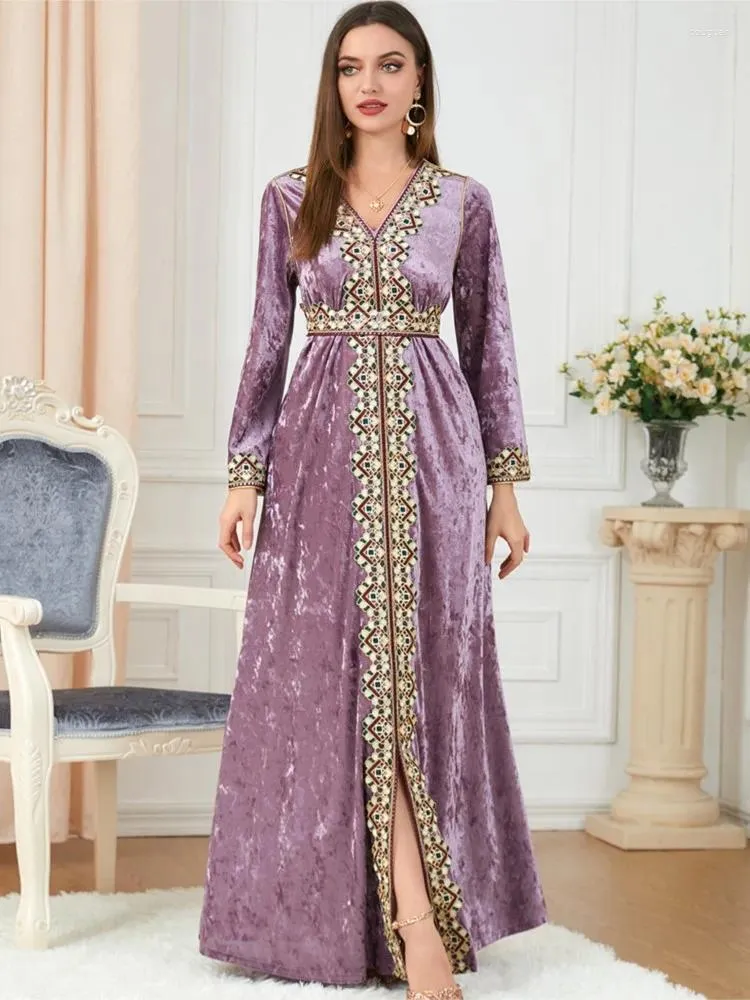 الفساتين غير الرسمية Maxi Dress Kaftan Floral Oproodered Women Fashion Asslim Dubai Long Long Abaya Ladies Evening 2024 Spring