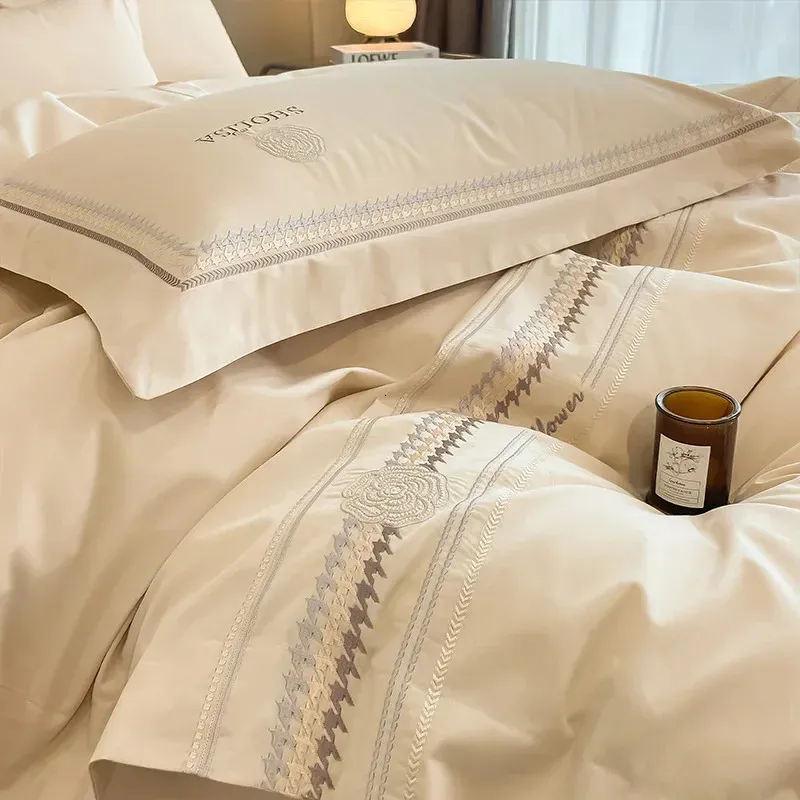 Ensemble de quatre pièces en pur coton, Style luxueux et léger, 120 fils, housse de couette brodée, drap de lit à sensation Premium, 240226