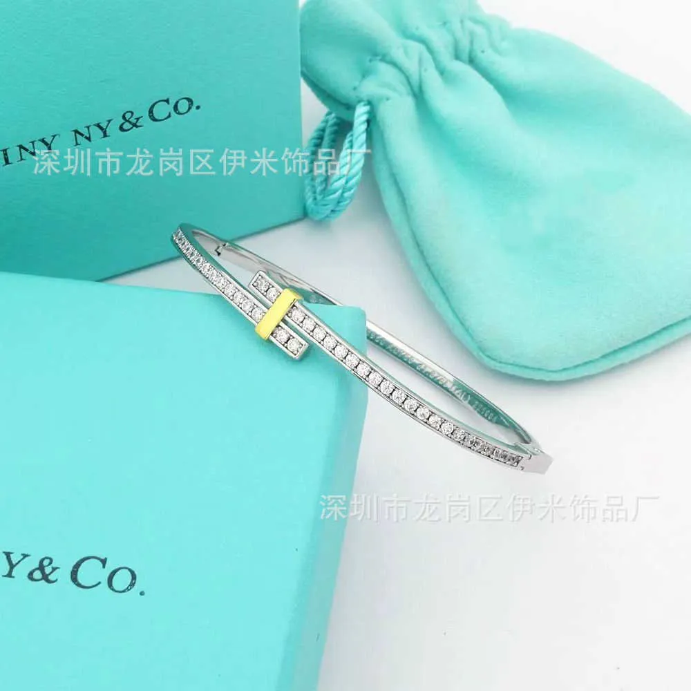 High Edition Tiffayss 새로운 이중 컬러 골드 도금 T 팔찌가있는 고급 및 다목적 패션 RTBK를위한 다이아몬드 임베딩