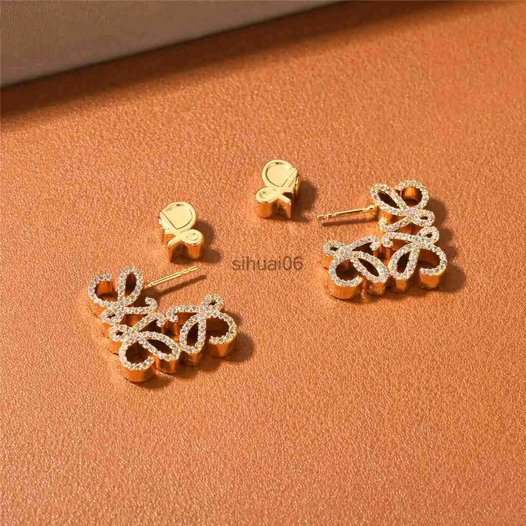 Stud Luxury Lowe Brand Designer Earrings Women Studs Elegant Charm Retro Vintage Brincos Hollow Earings Earring Ear Rings Smycken 240306