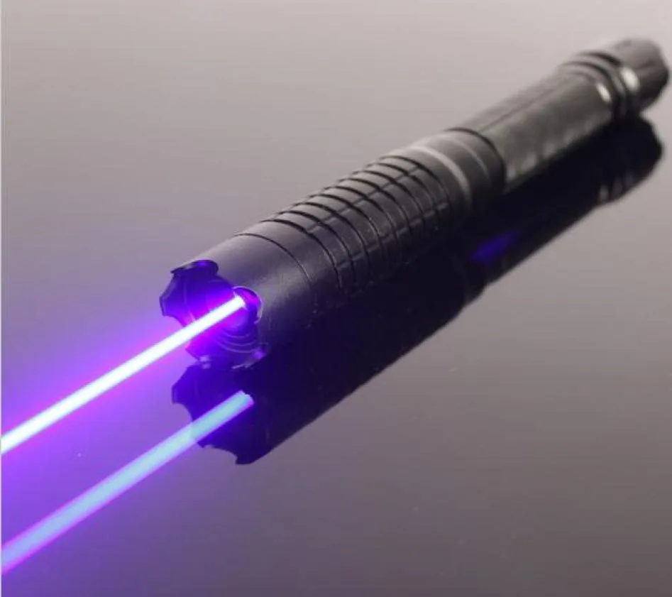 Leistungsstärkste blaue Laserpointer-Taschenlampe mit 100.000 m und 450 nm hoher Leistung. Wicked LAZER Torch6556871