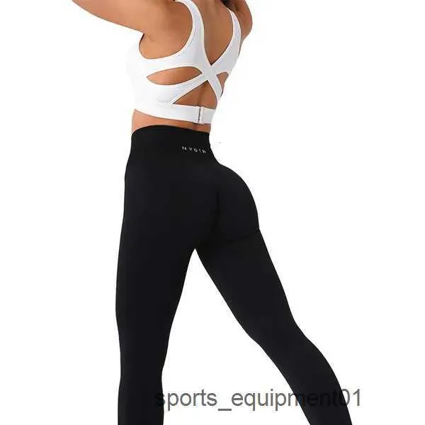 Completi da yoga NVGTN Leggings senza cuciture solidi Donna Collant da allenamento morbido Pantaloni fitness Abbigliamento da palestra Spandex 230506 UDRB