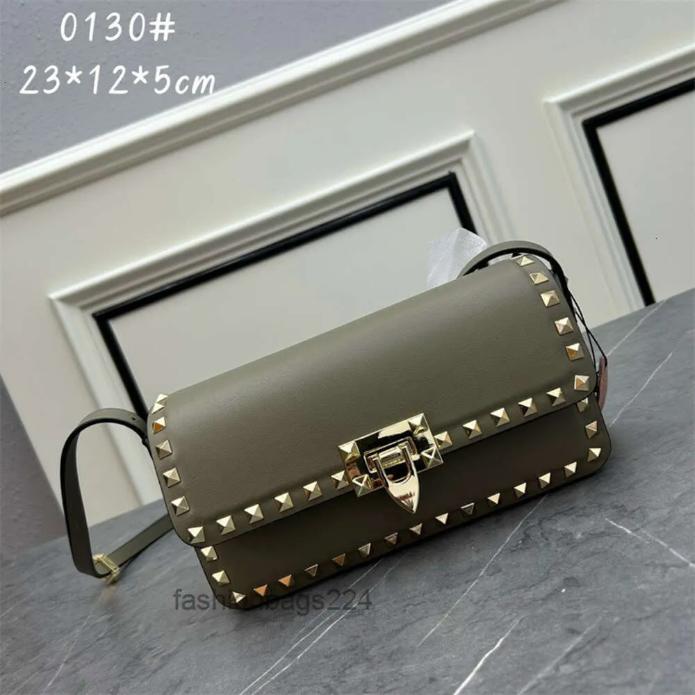 Bolsa Nova Bolsa 2024 Clássico Stud Lady Mulheres Bolsa Rock Rivet Alta Moda Versátil Valenteno Flip Bezerro Bolsas De Ombro Crossbody Underarm 3RW0I25F I25F