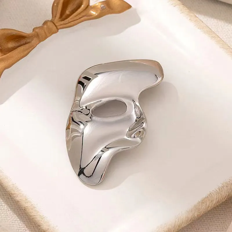 Designer Opera Phantom Mask brooch art retro matte gold face mask brooch high-end suit accessories