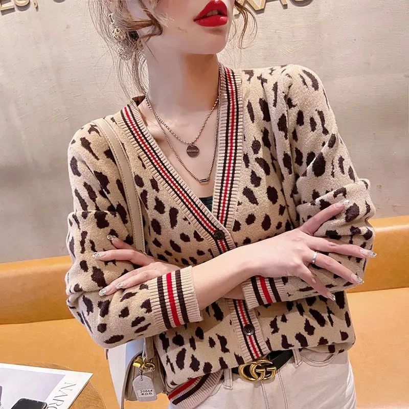 Cardigan Cardigan lavorato a maglia con stampa leopardata Capispalla da donna Maglione corto a contrasto con scollo a V primaverile da donna