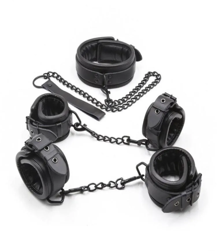 Polsini imbottiti in pelle Polsini alla caviglia Collare al collo Set BDSM Bondage Retraint Cosplay Accessori costume sexy Roleplay1148395