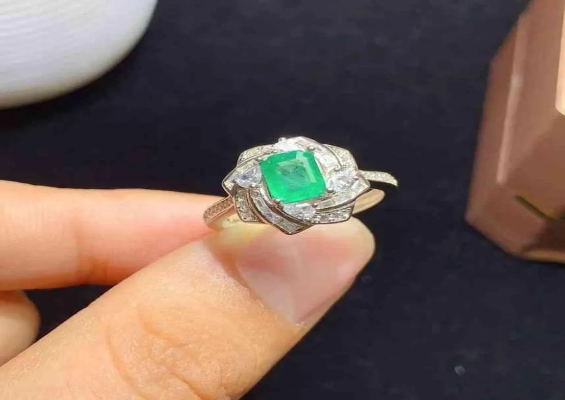 2021 Green Emerald ädelsten för kvinnor smycken Real 925 Silver Certified Natural Gem Engagement Ring Good Gift6048797