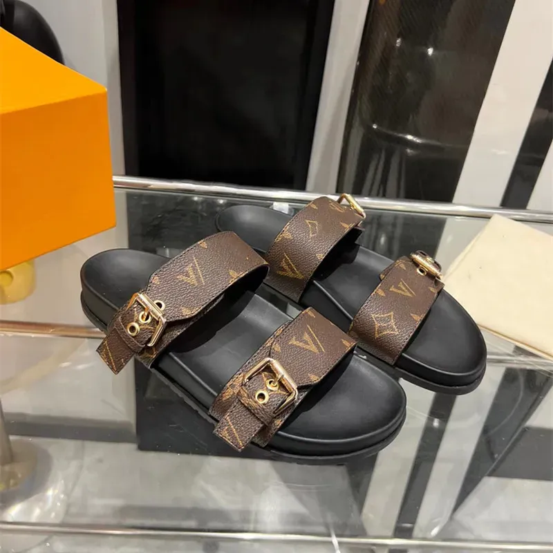 Sandálias de verão de uma palavra Novo e feminino plataforma de marca feminina Sapateiros casuais Sapatos de praia Wo BR