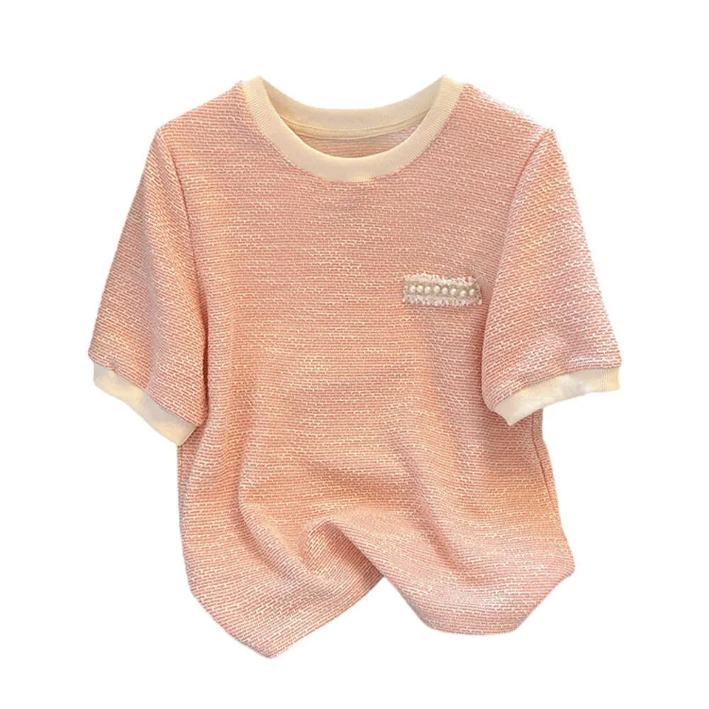 Fransk stil kortärmad t-shirt för kvinnors sommar 2024 Ny designkänsla, nischis silkesproppande rosa topp