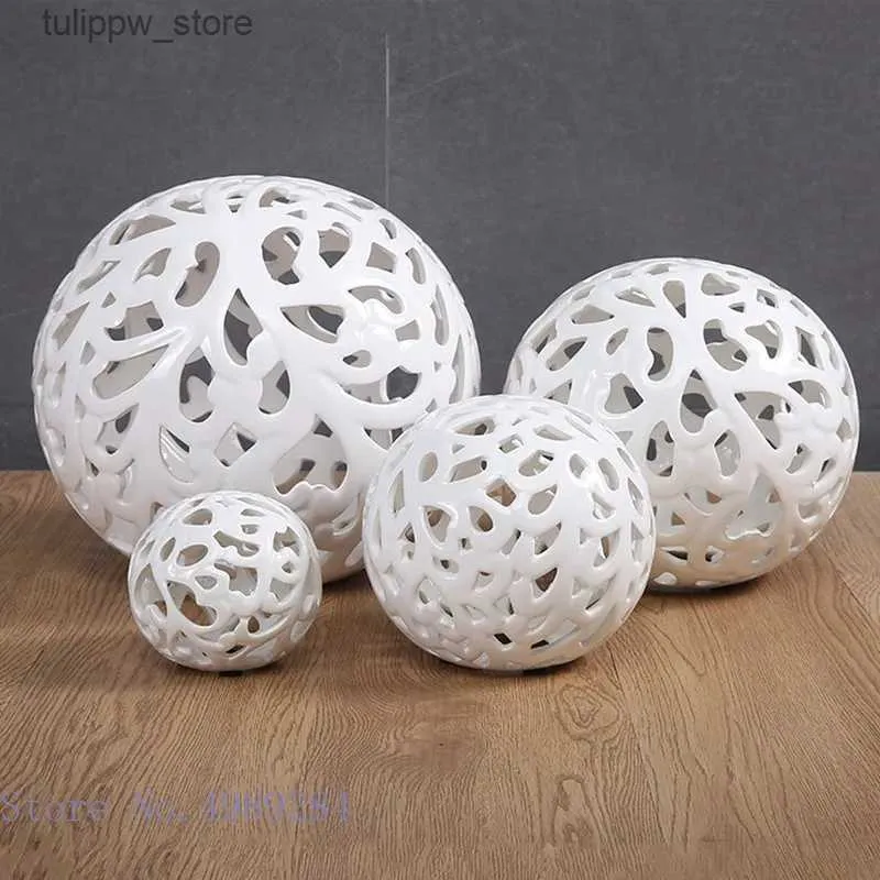 Decorative Objects Figurines Ceramic Hollow Ball Round Shape Hollow Pattern Retro Ceramic Handicraft Ornaments White Elephant Thailand Home DecorationL240306