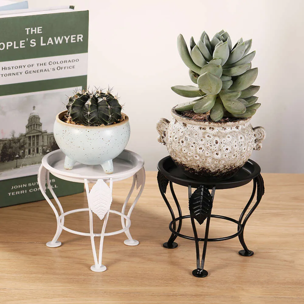 Mini bureau d'intérieur pour plantes en pot à trois pieds sur pied, support pour pots de plantes succulentes, balcon de salon de style européen, support à fleurs en fer