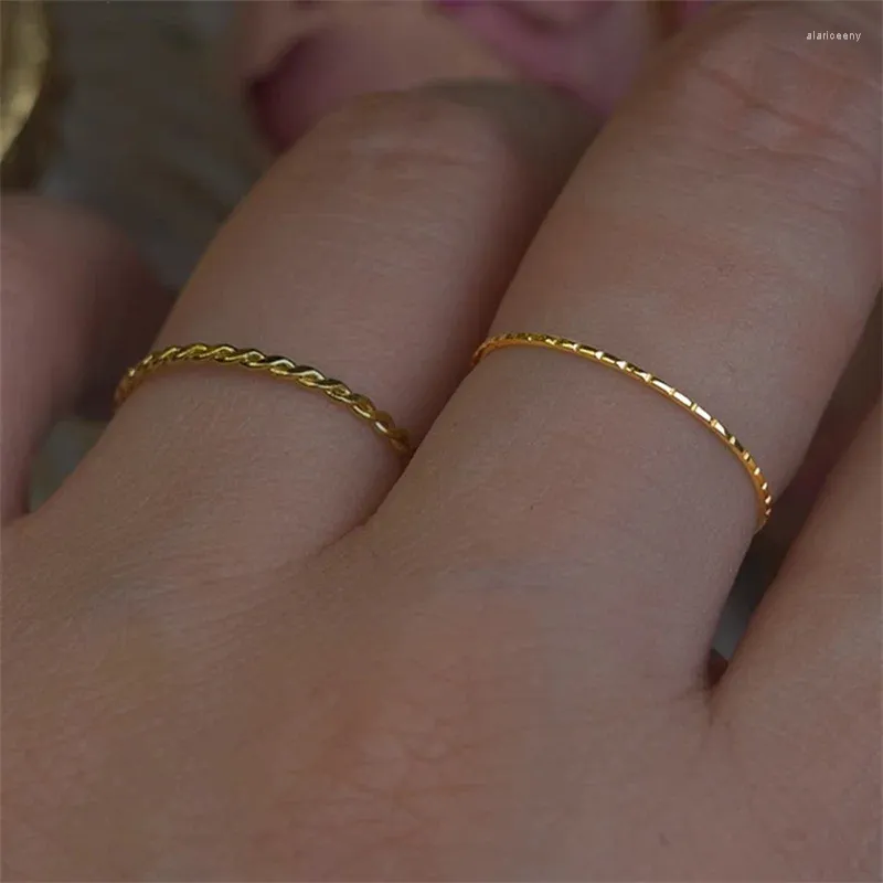 Bagues de cluster Minimal Simple Minuscule pour les femmes 1mm Full Round Minimaliste Mince Dainty Stacking Bague Mode Bijoux en acier inoxydable 2024