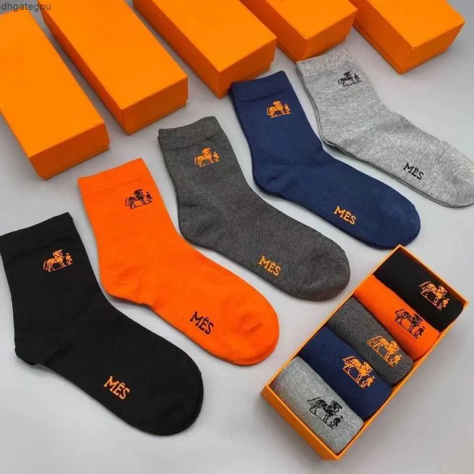 Erkek Çorap Toptan Çoraplar Erkek Tasarımcı Kadın Çoraplar% 100 Saf Pamuk Spor Çorapları Moda Amikaki Erkek ve Kadın Ayak Bileği Çorapları Pamuk Pamuk
