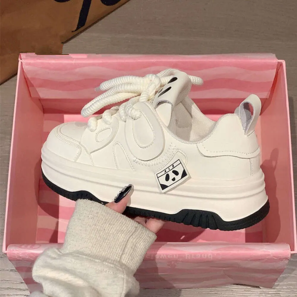 Super versátil sola grossa panda sapatos brancos para mulheres sapatos de tabuleiro 2024 nova primavera casual esportes pai sapatos