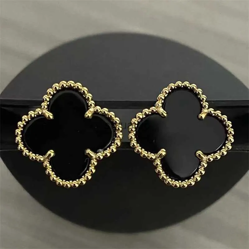 Boucle d'oreille de luxe Boucles d'oreilles de luxe Designer Femmes Boucle d'oreille de trèfle Micro-taille Boucles d'oreilles percées de trèfle Clous d'oreille en titane Fête de mariage qui ne se décolore pas 240306