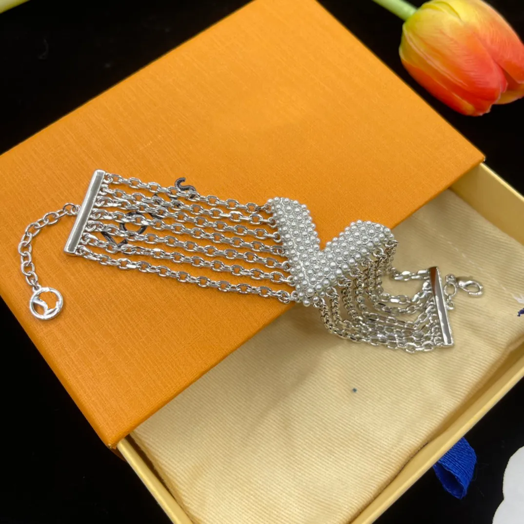 Designer Bracelet For Women Pearl V Charm Bracelet Retro Wedding Luxury Sliver Jewelry Bangles Rose Gold Chains ladies bracelet Lovers Gift