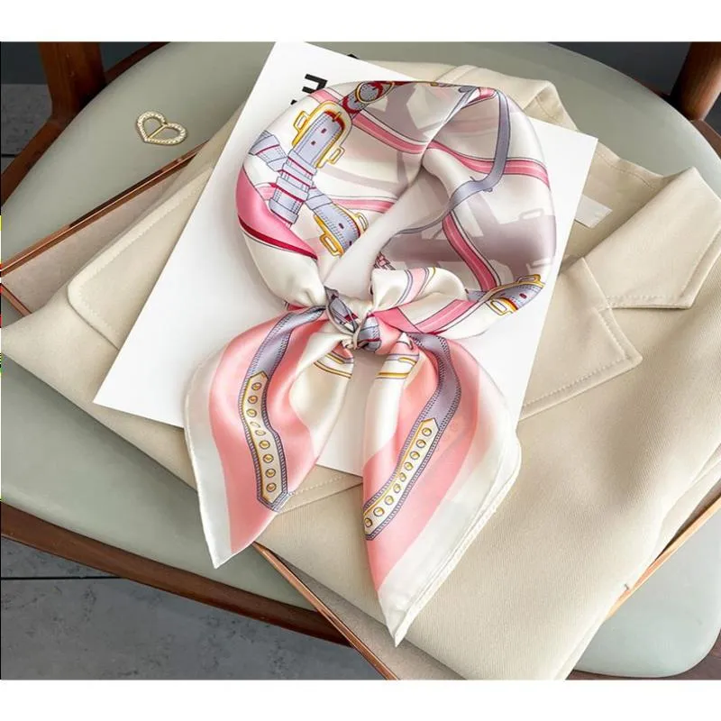 デザイナーの手紙印刷花の模倣シルクスカーフヘッドバンド女性ファッション長いハンドルバッグスカーフパリショルダートート荷物リボンQGI