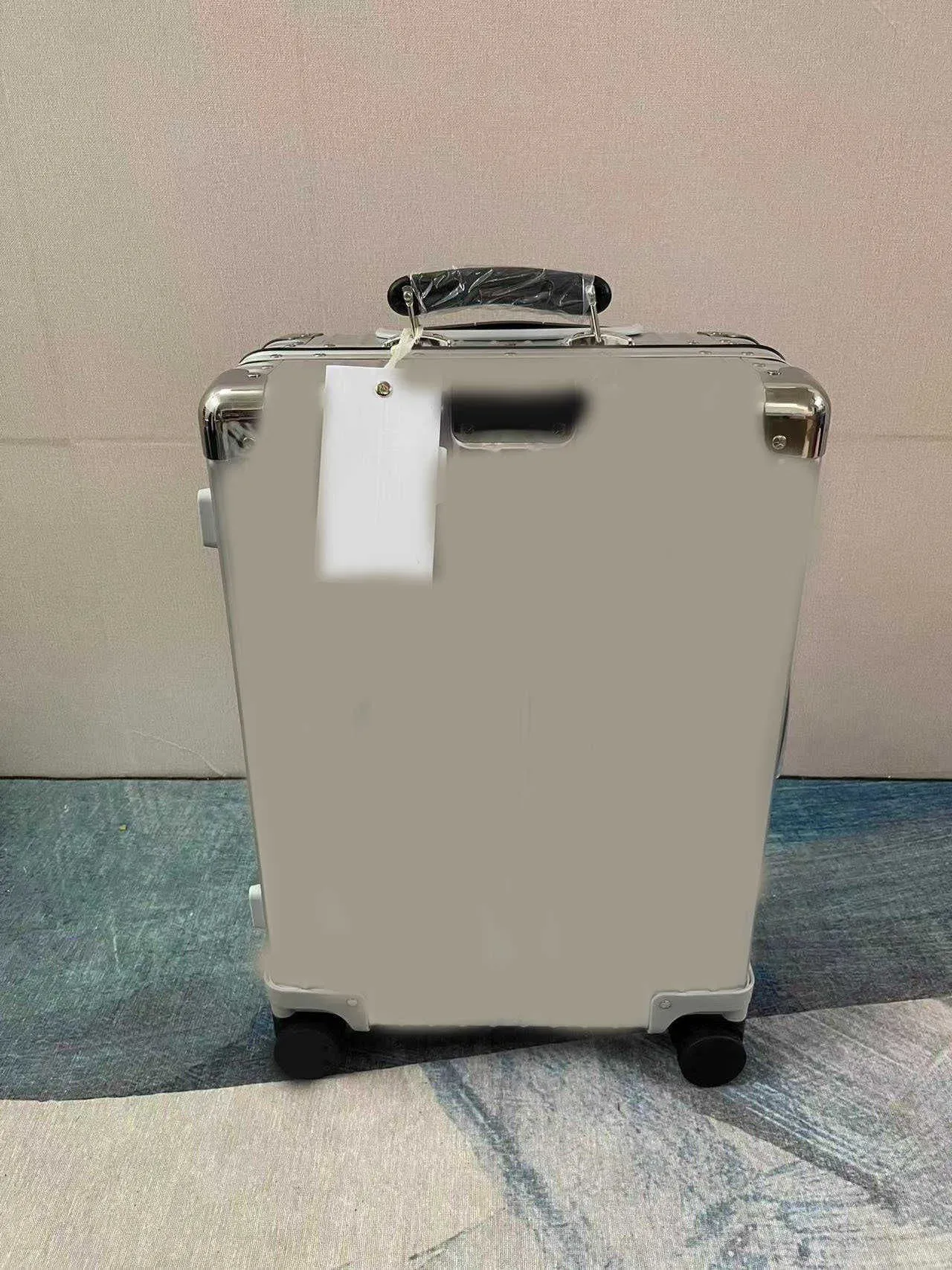 DHgate Hard Shell Travel Luggage Suitcases with Spinner Wheels 20 26 30 Inch Metal Spinner Carry on Luggage Fashion Luggage Valise Trolley Lager Capacity Bags Luggage Accessories